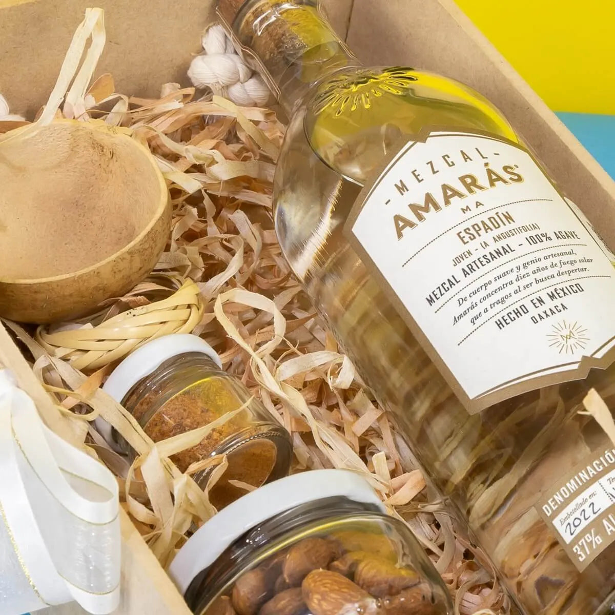 Regalo sorpresa arreglo de botella mezcal