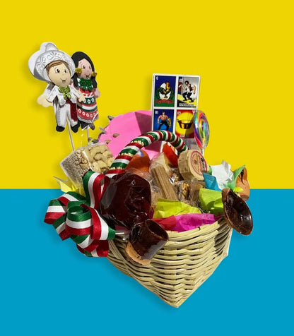 Arreglo de dulces mexicanos canasta y lotería