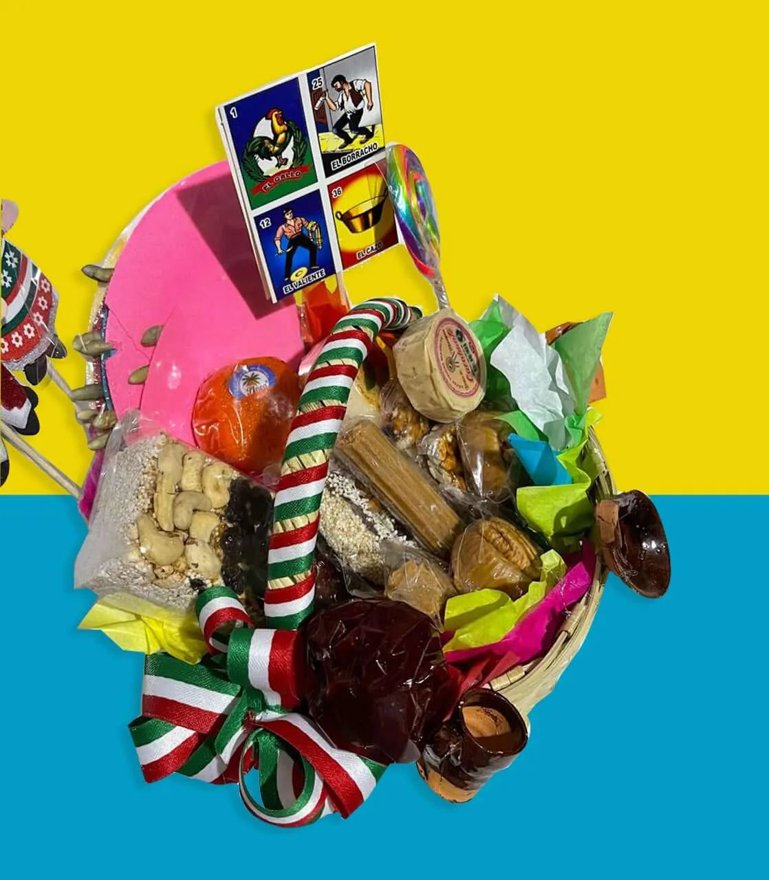 Arreglo de dulces mexicanos canasta y lotería