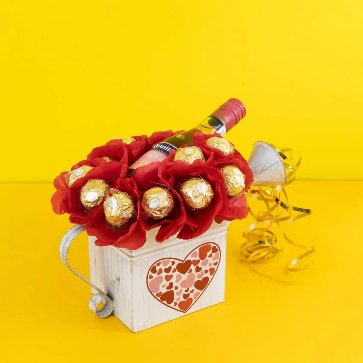 Arreglo de Dulces Regadera Con Ferreros