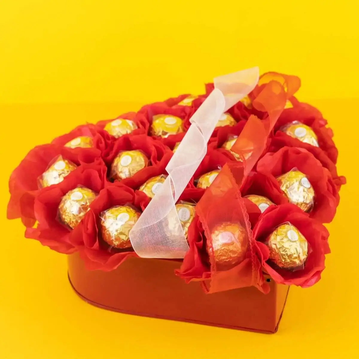 Arreglo de Dulces Corazón Rojo Ferrero